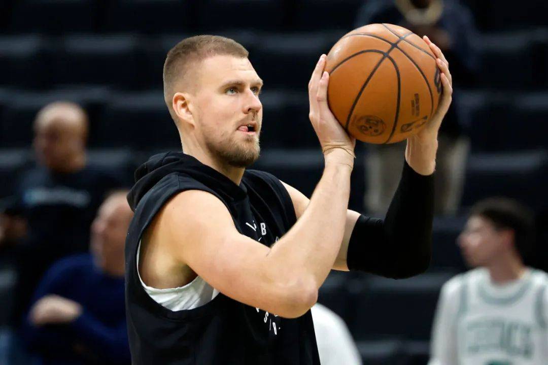 波尔津吉斯，状态爆棚，勇士！的简单介绍