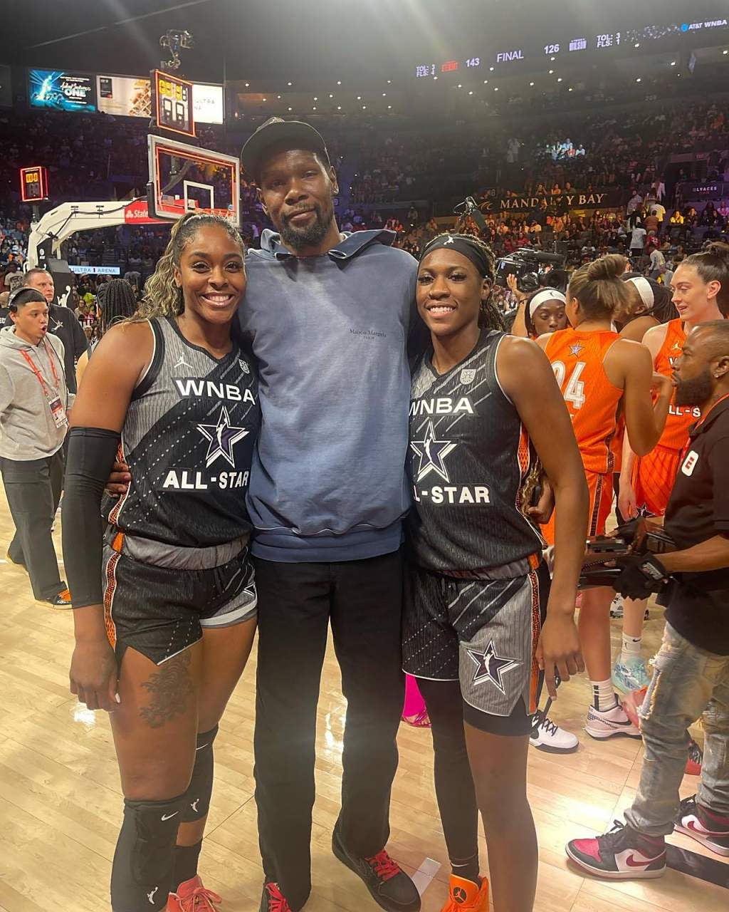 杜兰特回归赛场，精彩发挥首场状态亮眼，公牛观众沸腾！的简单介绍