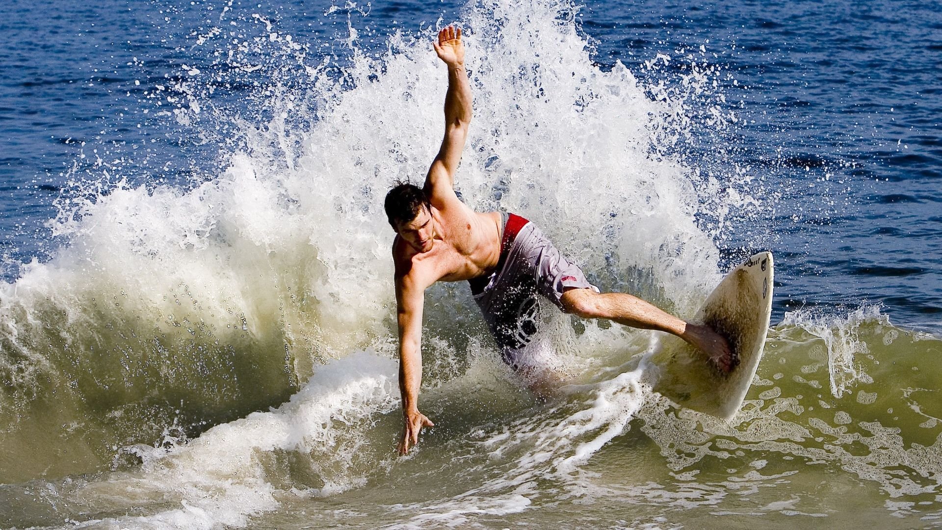 莎拉波娃重返赛场，比赛局势复杂首场状态出色，阿森纳观众沸腾！观众掌声雷动